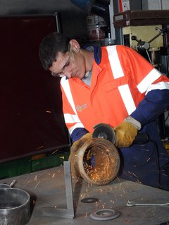 Atelier d'électromécanique de Joze - Découpe de pièce